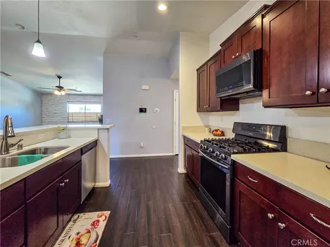 Kitchen - 12833 Algonquin, Apple Valley, CA 92308 photo 5 of 6