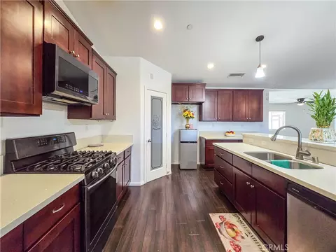 Kitchen - 12833 Algonquin, Apple Valley, CA 92308 photo 3 of 6
