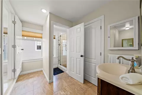 Bath - 2728 E 1st, Long Beach, CA 90803 photo 3 of 7