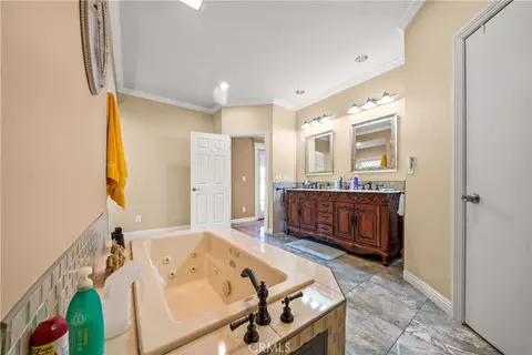 Bath - 2728 E 1st, Long Beach, CA 90803 photo 5 of 7