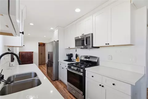 1104 E 111th Dr, Los Angeles, CA 90059