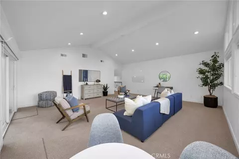 Living - 701 Pepper Tree, Long Beach, CA 90815 photo 4 of 4