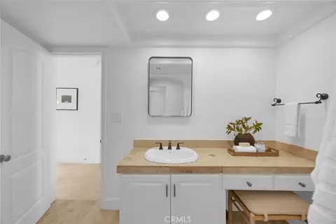 Bath - 701 Pepper Tree, Long Beach, CA 90815 photo 1 of 4
