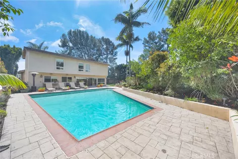 Exterior - 701 Pepper Tree, Long Beach, CA 90815 photo 4 of 8