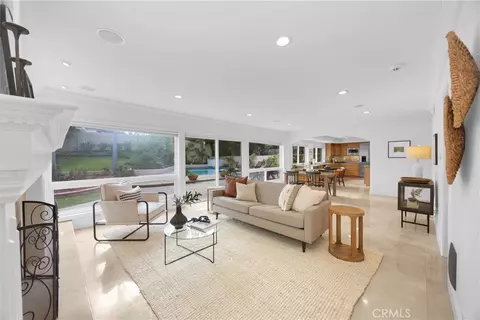 Living - 701 Pepper Tree, Long Beach, CA 90815 photo 2 of 4