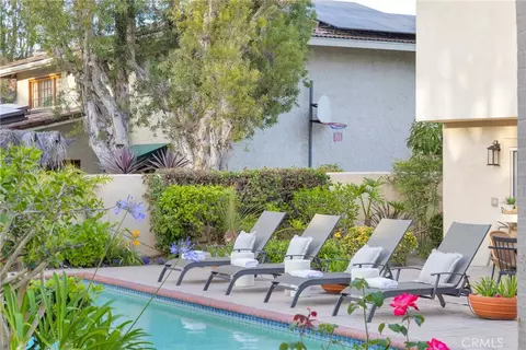 Exterior - 701 Pepper Tree, Long Beach, CA 90815 photo 3 of 8
