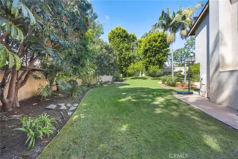 Exterior - 701 Pepper Tree, Long Beach, CA 90815 photo 1 of 8