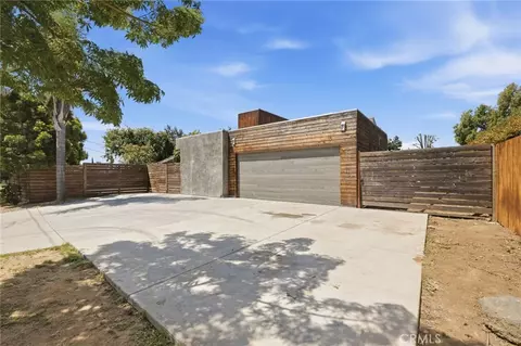 196 Santa Clara Dr, Vista, CA 92083