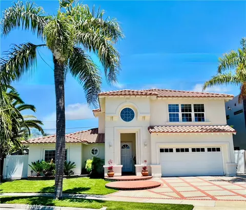 9112 Playa Dr, Huntington Beach, CA 92646