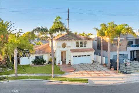 9112 Playa Dr, Huntington Beach, CA 92646