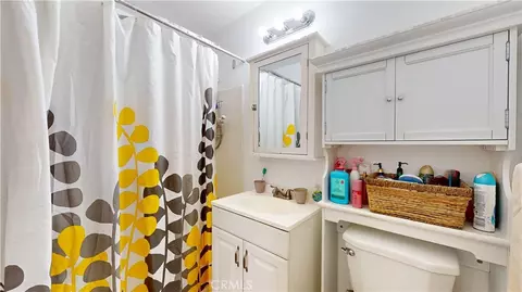 Bath - 1168 E 10th #218B, Long Beach, CA 90813 photo 5 of 6