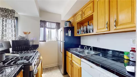Kitchen - 1168 E 10th #218B, Long Beach, CA 90813 photo 1 of 3