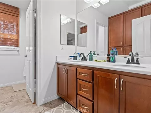 Bath - 14979 Corvalis Ct, Eastvale, CA 92880 photo 3 of 4