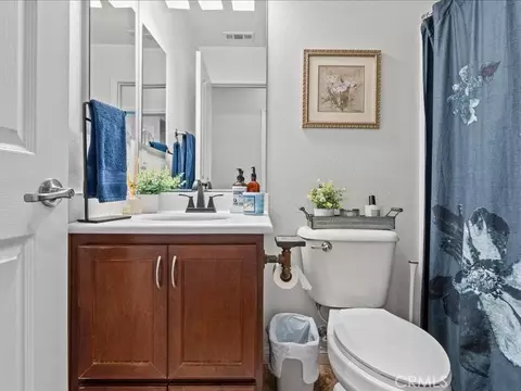 Bath - 14979 Corvalis Ct, Eastvale, CA 92880 photo 4 of 4