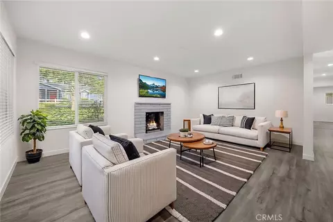 369 San Juan Way, La Canada Flintridge, CA 91011