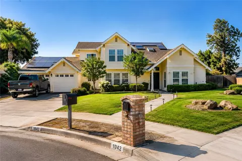 1042 Robinson Ct, Hanford, CA 93230