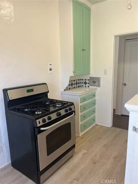 Kitchen - 833 Cedar, Long Beach, CA 90813 photo 1 of 3