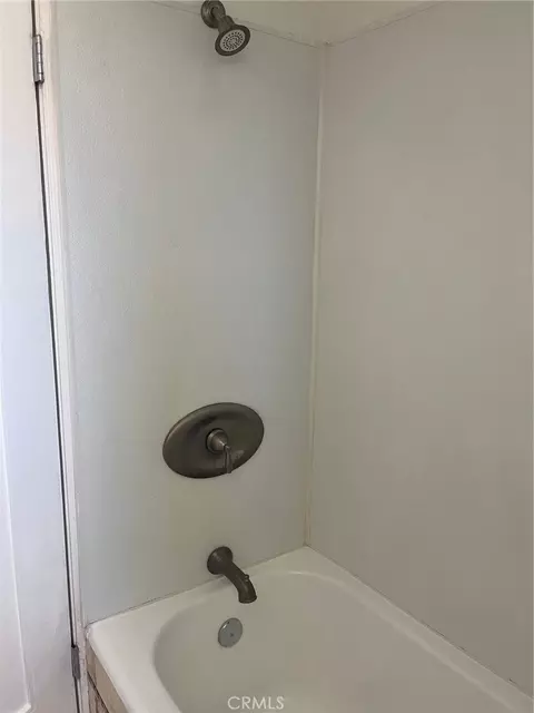 Bath - 833 Cedar, Long Beach, CA 90813 photo 2 of 3
