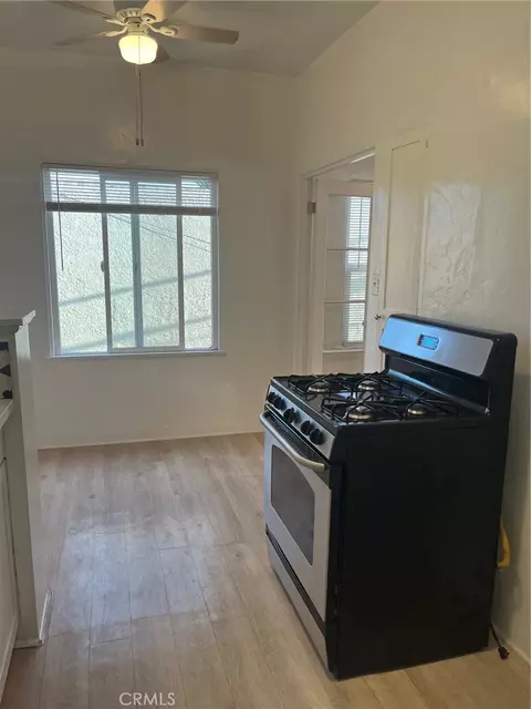 Kitchen - 833 Cedar, Long Beach, CA 90813 photo 3 of 3