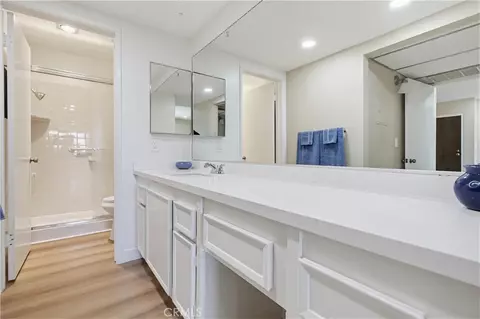 Bath - 2805 E 3rd #20, Long Beach, CA 90814 photo 1 of 3