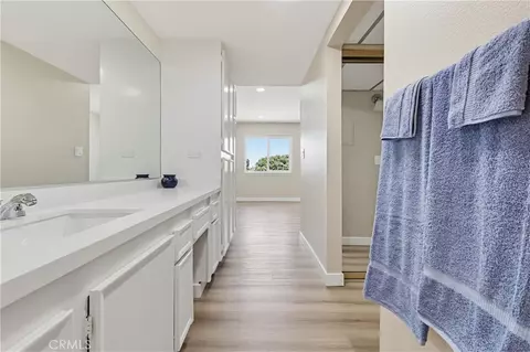 Bath - 2805 E 3rd #20, Long Beach, CA 90814 photo 3 of 3