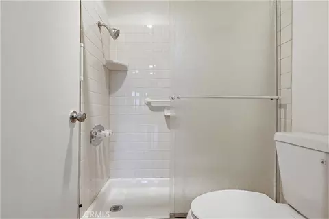 Bath - 2805 E 3rd #20, Long Beach, CA 90814 photo 2 of 3