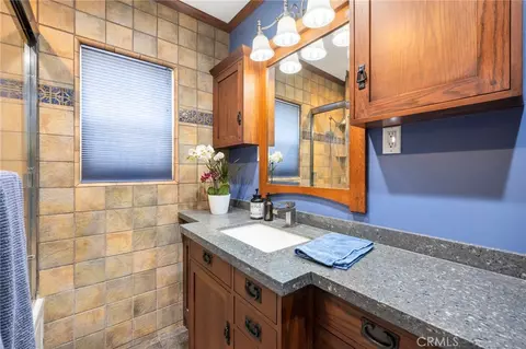 Bath - 5139 E Lanai St, Long Beach, CA 90808 photo 1 of 2