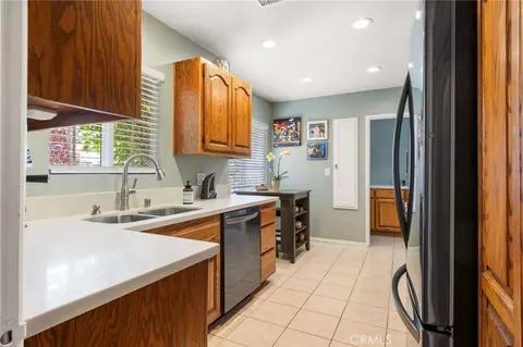 Kitchen - 5139 E Lanai St, Long Beach, CA 90808 photo 2 of 3