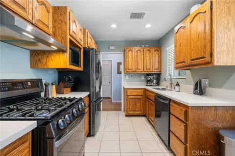 Kitchen - 5139 E Lanai St, Long Beach, CA 90808 photo 1 of 3