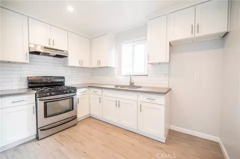 Kitchen - 580 N Holliston Ave, Pasadena, CA 91106 photo 3 of 3