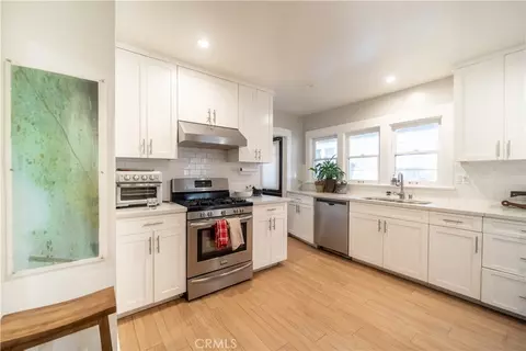 Kitchen - 580 N Holliston Ave, Pasadena, CA 91106 photo 2 of 3