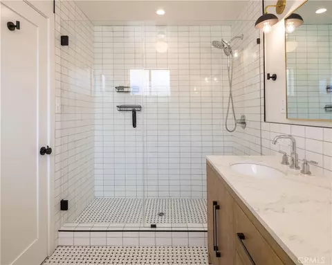 Bath - 6242 E Pageantry St, Long Beach, CA 90808 photo 2 of 4