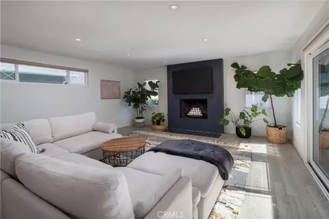 Living - 6242 E Pageantry St, Long Beach, CA 90808 photo 3 of 3