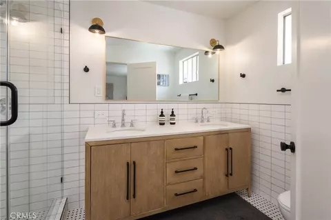 Bath - 6242 E Pageantry St, Long Beach, CA 90808 photo 1 of 4