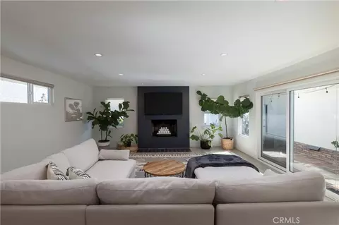 Living - 6242 E Pageantry St, Long Beach, CA 90808 photo 2 of 3