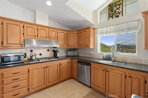 Kitchen - 33530 Wright, Menifee, CA 92584 photo 4 of 4