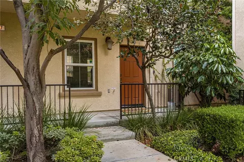 253 E Santa Fe Ct, Placentia, CA 92870