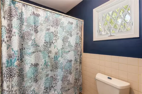 Bath - 3639 Falcon Ave, Long Beach, CA 90807 photo 3 of 5