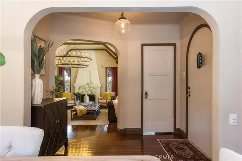 Entry Way - 3639 Falcon Ave, Long Beach, CA 90807 photo 1 of 5