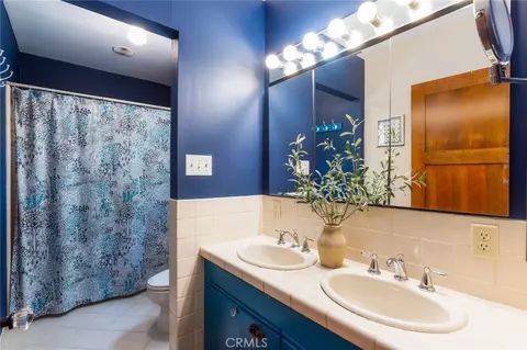 Bath - 3639 Falcon Ave, Long Beach, CA 90807 photo 2 of 5