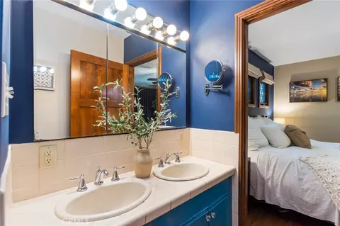 Bath - 3639 Falcon Ave, Long Beach, CA 90807 photo 1 of 5