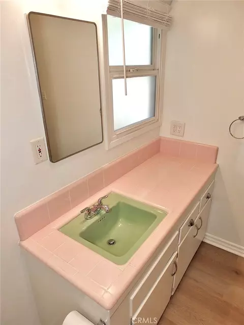 Bath - 1808 E Appleton #7, Long Beach, CA 90802 photo 3 of 4