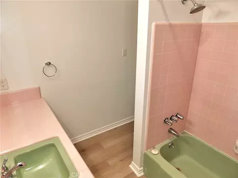 Bath - 1808 E Appleton #7, Long Beach, CA 90802 photo 4 of 4
