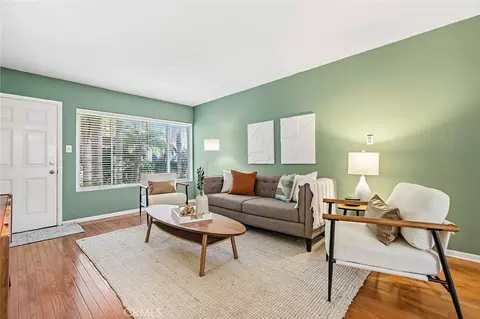 Living - 1604 2nd St #1F, Long Beach, CA 90802 photo 2 of 3