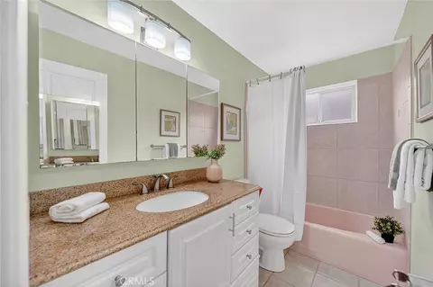Bath - 1604 2nd St #1F, Long Beach, CA 90802 photo 1 of 2