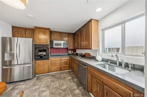 Kitchen - 1604 2nd St #1F, Long Beach, CA 90802 photo 5 of 5