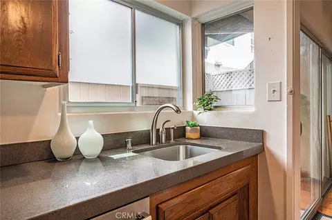 Kitchen - 1604 2nd St #1F, Long Beach, CA 90802 photo 2 of 5