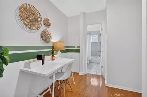 Entry Way - 1604 2nd St #1F, Long Beach, CA 90802 photo 1 of 3