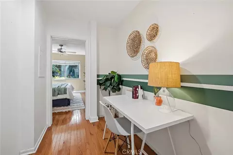 Entry Way - 1604 2nd St #1F, Long Beach, CA 90802 photo 3 of 3