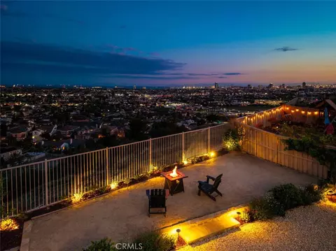2212 Sea Rdg, Signal Hill, CA 90755